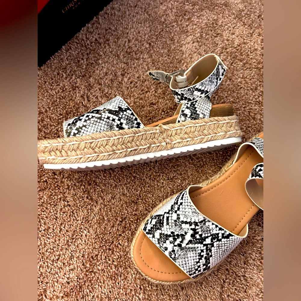Snake skin pattern size 8 sandals
